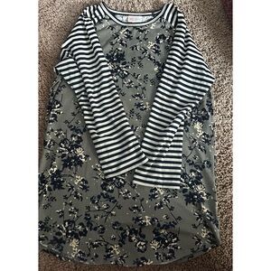 Soft lularoe 3/4 length sleeved shirt